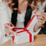 Ide Kado Valentine yang Berkesan untuk Pasangan, Sahabat, dan Keluarga