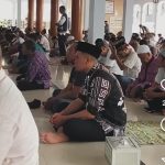 Wali Kota Blitar Salat Jumat Perdana Ramadan di Masjid Agung, Jalan Kaki dan Berbaur dengan Warga