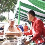 Wali Kota Blitar Bagikan Bingkisan Lebaran untuk Tukang Becak dan Juru Parkir
