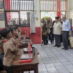 Presiden Prabowo dan Bill Gates Kunjungi SDN Jati 03, Pantau Langsung Program Makan Bergizi Gratis