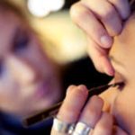 Pelatihan Makeup Bersertifikat vs Kursus Biasa: Mana yang Lebih Menguntungkan?
