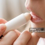 Lip Balm vs Lip Serum: Mana yang Tepat untuk Menjaga Kesehatan Bibir Anda?