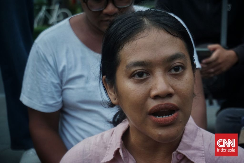 Puluhan ibu-ibu di Yogyakarta kembali menggelar aksi memprotes program Makan Bergizi Gratis (MBG) yang pada pelaksanaannya masih saja menimbulkan sejumlah kasus keracunan. Kasus keracunan diduga akibat MBG terbaru dialami oleh puluhan siswa Sekolah Dasar (SD) di Kota Soe, Kabupaten Timor Tengah Selatan (TTS), Nusa Tenggara Timur (NTT).