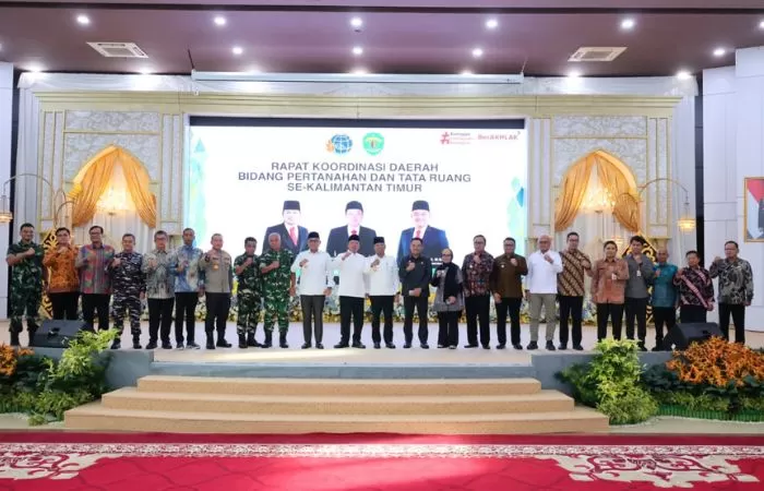 Rapatkan Barisan Kepala Daerah se-Kaltim, Menteri Nusron: Penyelesaian Masalah Pertanahan Harus Berbasis Kemanusiaan