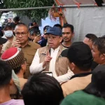 Menteri Nusron Salurkan Bantuan Banjir Bandang Agam, Dengarkan Langsung Jeritan Warga