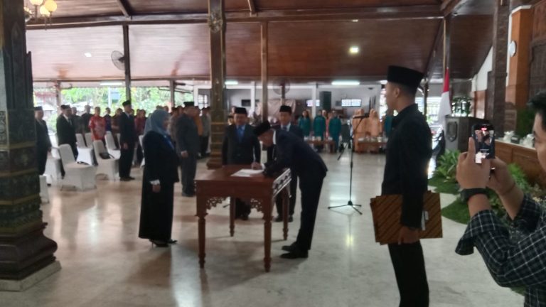 Sekda Tri Hariadi Dicopot, Bupati Lantik 15 Pejabat Eselon II