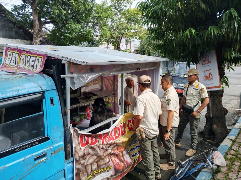 Satpol PP Tulungagung Intensifkan Patroli dan Sosialisasi Jelang Penilaian Adipura 2025 Patroli dan Sosialisasi Satpol PP Tulungagung Jelang Penilaian Adipura 2025