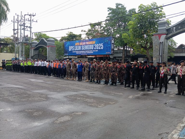 Personel Satpol PP Tulungagung - Gelar Pasukan Operasi Lilin Semeru 2025