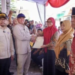 Menteri ATR/BPN Serahkan 546 Sertipikat Konsolidasi Tanah di Jawa Tengah