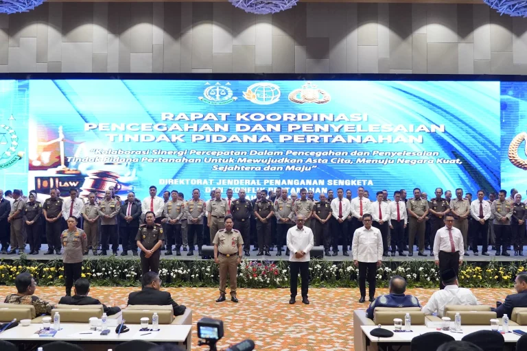 Menteri Nusron Berikan Penghargaan kepada 74 Pihak dalam Pencegahan Tindak Pidana Pertanahan